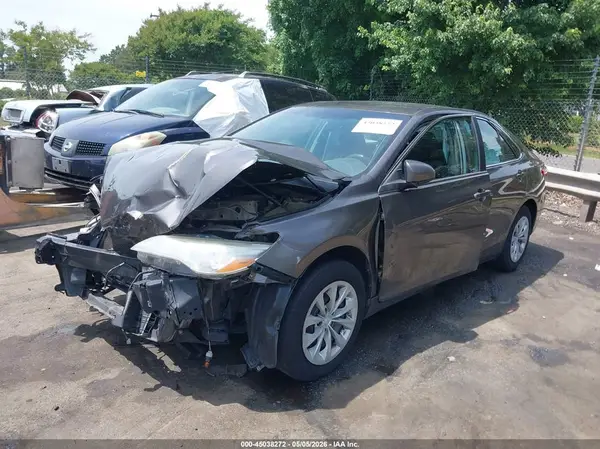 4T1BF1FK5GU131025 2016 TOYOTA CAMRY - Image 2