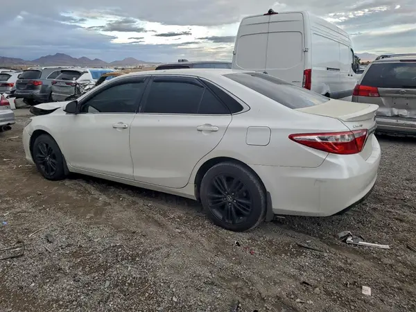 4T1BF1FK5GU131073 2016 TOYOTA CAMRY - Image 2