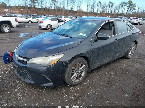 4T1BF1FK5GU131476 2016 TOYOTA CAMRY - Image 2
