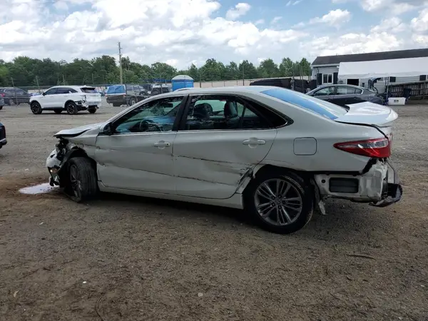 4T1BF1FK5GU132630 2016 TOYOTA CAMRY - Image 2