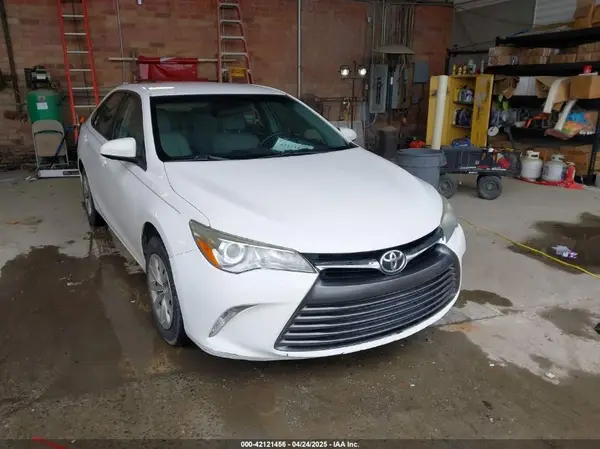 4T1BF1FK5GU132658 2016 TOYOTA CAMRY - Image 1