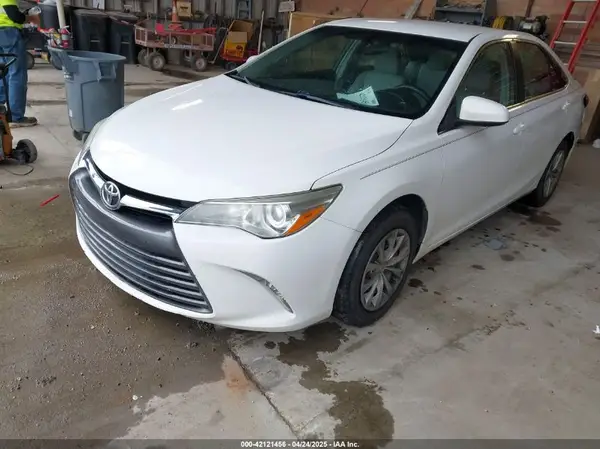 4T1BF1FK5GU132658 2016 TOYOTA CAMRY - Image 2