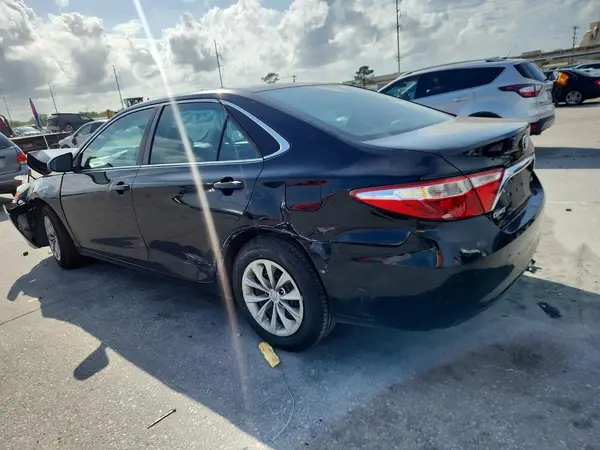 4T1BF1FK5GU133972 2016 TOYOTA CAMRY - Image 2