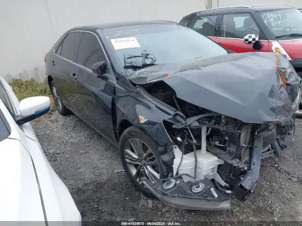 4T1BF1FK5GU135415 2016 TOYOTA CAMRY - Image 1