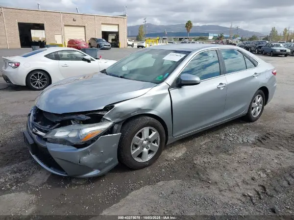 4T1BF1FK5GU136659 2016 TOYOTA CAMRY - Image 2