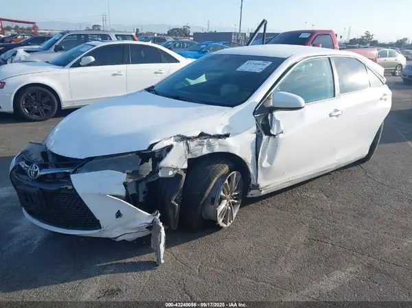 4T1BF1FK5GU136919 2016 TOYOTA CAMRY - Image 2