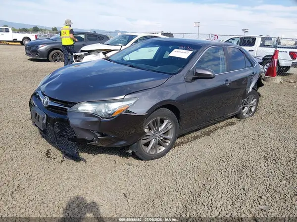 4T1BF1FK5GU138878 2016 TOYOTA CAMRY - Image 2