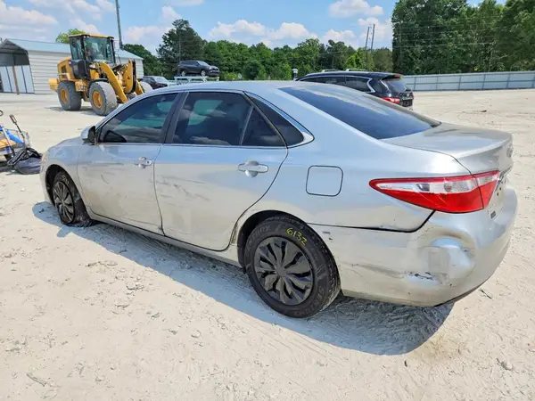 4T1BF1FK5GU139612 2016 TOYOTA CAMRY - Image 2