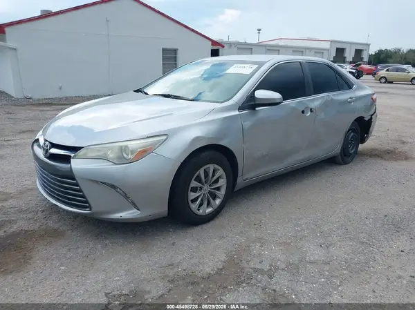 4T1BF1FK5GU141375 2016 TOYOTA CAMRY - Image 2