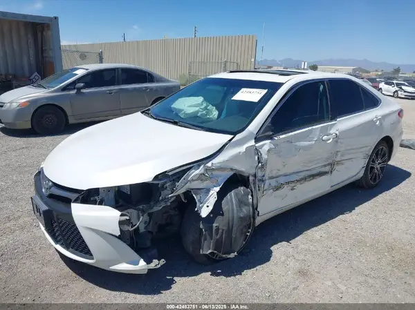 4T1BF1FK5GU143918 2016 TOYOTA CAMRY - Image 2