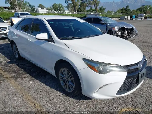 4T1BF1FK5GU145104 2016 TOYOTA CAMRY - Image 1