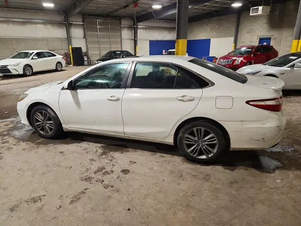 4T1BF1FK5GU145359 2016 TOYOTA CAMRY - Image 2