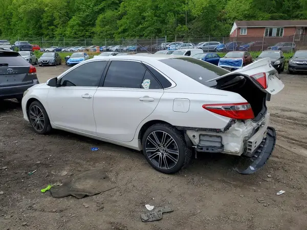 4T1BF1FK5GU145717 2016 TOYOTA CAMRY - Image 2