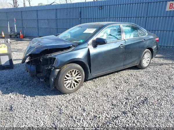 4T1BF1FK5GU146933 2016 TOYOTA CAMRY - Image 2