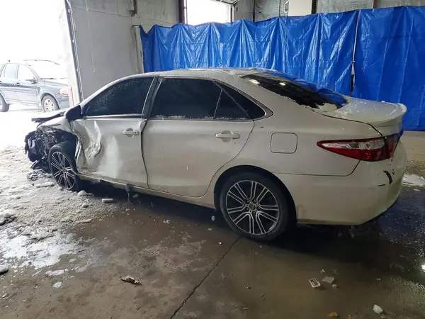 4T1BF1FK5GU147709 2016 TOYOTA CAMRY - Image 2