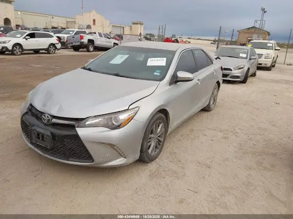 4T1BF1FK5GU147791 2016 TOYOTA CAMRY - Image 2