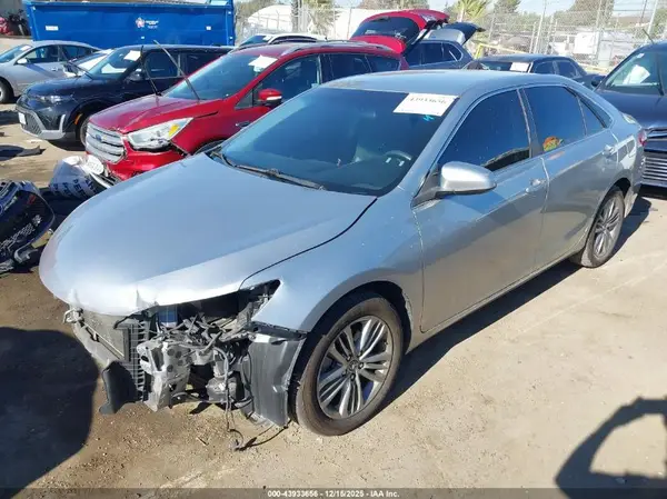 4T1BF1FK5GU148262 2016 TOYOTA CAMRY - Image 2
