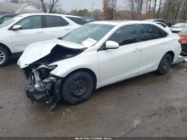 4T1BF1FK5GU148357 2016 TOYOTA CAMRY - Image 2