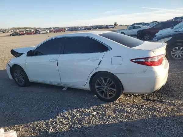 4T1BF1FK5GU154028 2016 TOYOTA CAMRY - Image 2