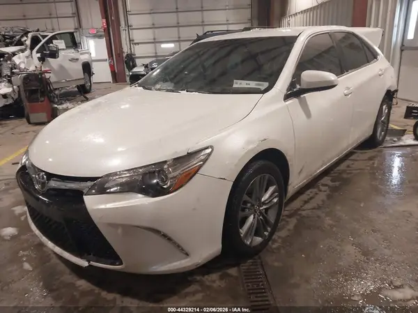 4T1BF1FK5GU155051 2016 TOYOTA CAMRY - Image 2
