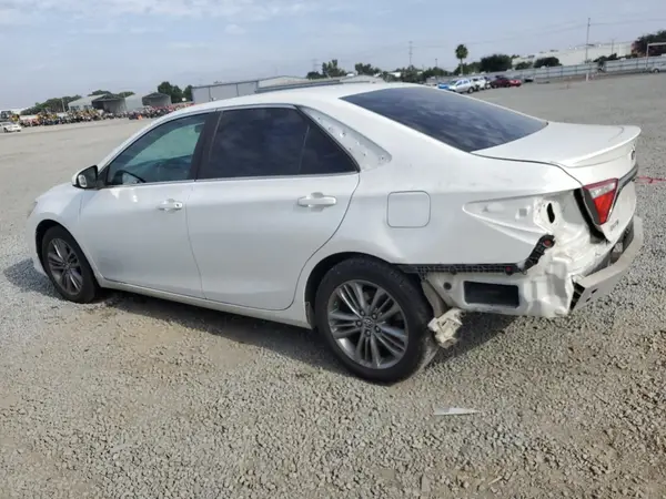 4T1BF1FK5GU155776 2016 TOYOTA CAMRY - Image 2