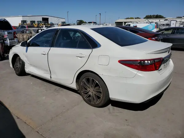 4T1BF1FK5GU160654 2016 TOYOTA CAMRY - Image 2