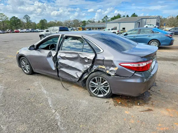 4T1BF1FK5GU162033 2016 TOYOTA CAMRY - Image 2