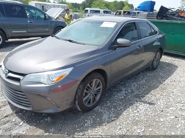4T1BF1FK5GU163182 2016 TOYOTA CAMRY - Image 2
