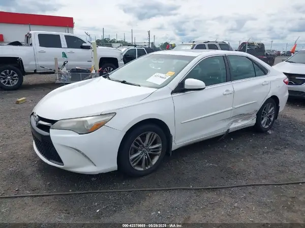 4T1BF1FK5GU163599 2016 TOYOTA CAMRY - Image 2