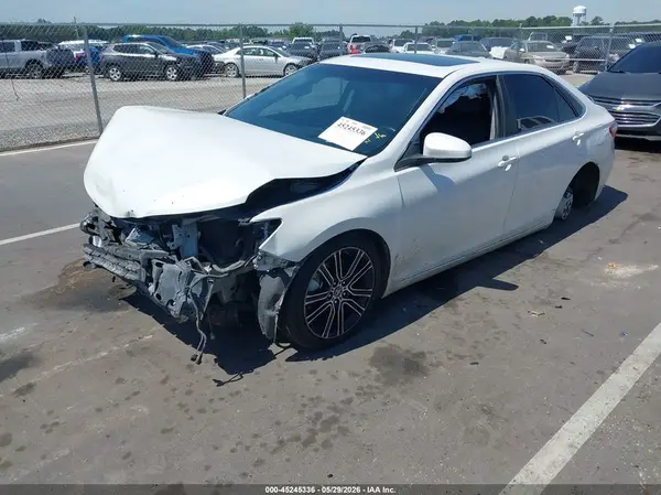4T1BF1FK5GU164218 2016 TOYOTA CAMRY - Image 2