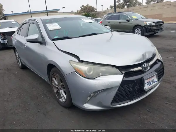 4T1BF1FK5GU164624 2016 TOYOTA CAMRY - Image 1