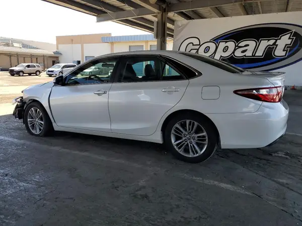 4T1BF1FK5GU165398 2016 TOYOTA CAMRY - Image 2