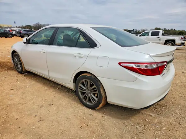 4T1BF1FK5GU165594 2016 TOYOTA CAMRY - Image 2