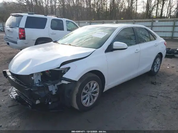 4T1BF1FK5GU165918 2016 TOYOTA CAMRY - Image 2