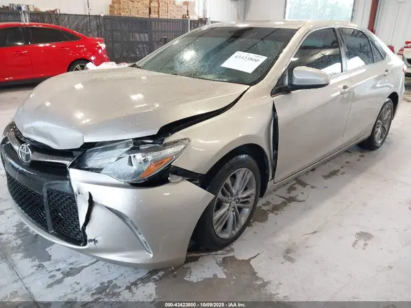 4T1BF1FK5GU168933 2016 TOYOTA CAMRY - Image 2