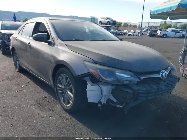 4T1BF1FK5GU171136 2016 TOYOTA CAMRY - Image 1