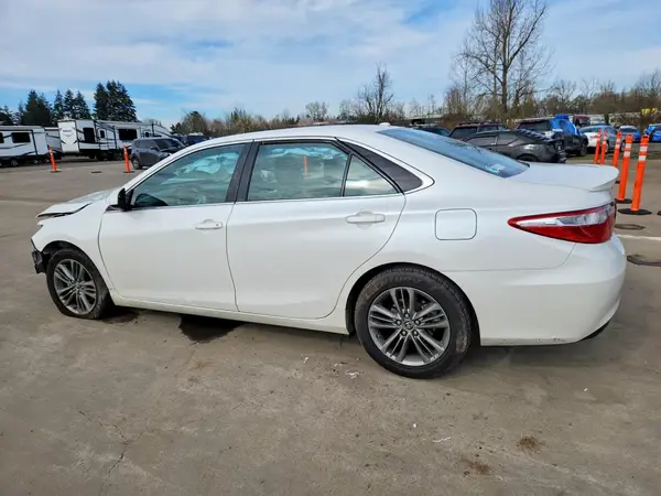 4T1BF1FK5GU173341 2016 TOYOTA CAMRY - Image 2