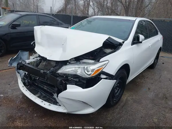 4T1BF1FK5GU177292 2016 TOYOTA CAMRY - Image 2
