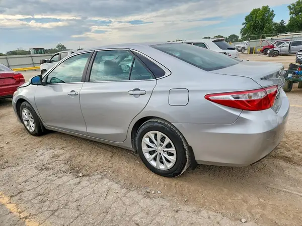 4T1BF1FK5GU178183 2016 TOYOTA CAMRY - Image 2