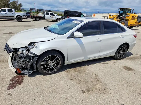 4T1BF1FK5GU181035 2016 TOYOTA CAMRY - Image 1