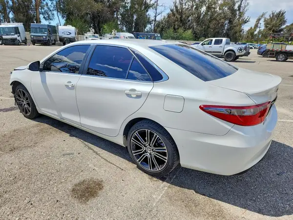 4T1BF1FK5GU181035 2016 TOYOTA CAMRY - Image 2