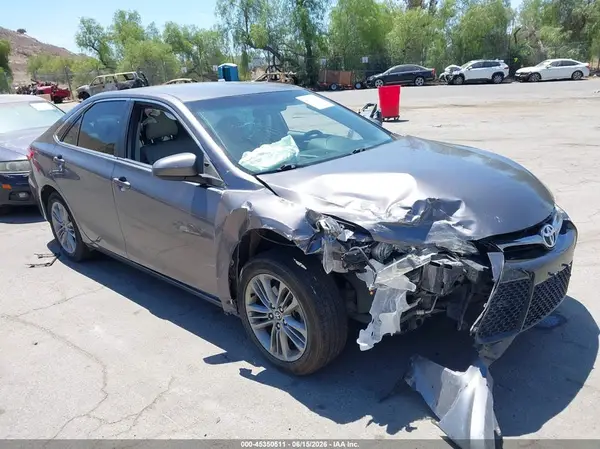 4T1BF1FK5GU182606 2016 TOYOTA CAMRY - Image 1