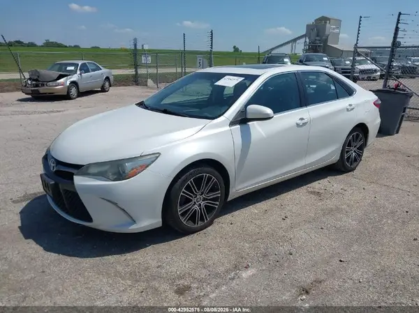 4T1BF1FK5GU183013 2016 TOYOTA CAMRY - Image 2