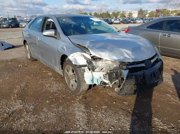 4T1BF1FK5GU184064 2016 TOYOTA CAMRY - Image 1