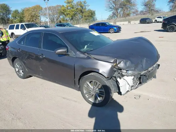 4T1BF1FK5GU185358 2016 TOYOTA CAMRY - Image 1