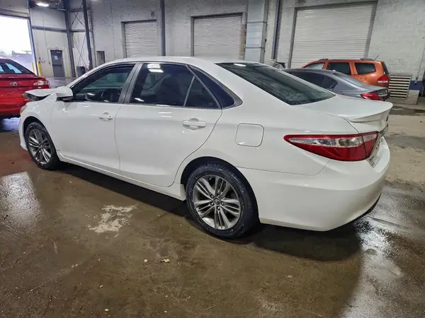 4T1BF1FK5GU188695 2016 TOYOTA CAMRY - Image 2