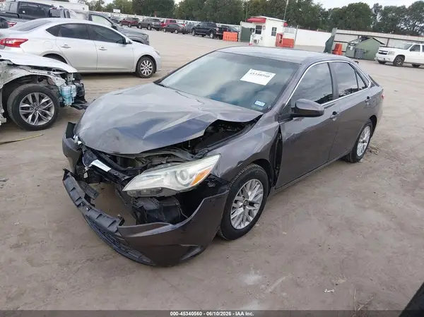 4T1BF1FK5GU188972 2016 TOYOTA CAMRY - Image 2