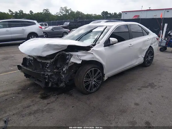 4T1BF1FK5GU193993 2016 TOYOTA CAMRY - Image 2