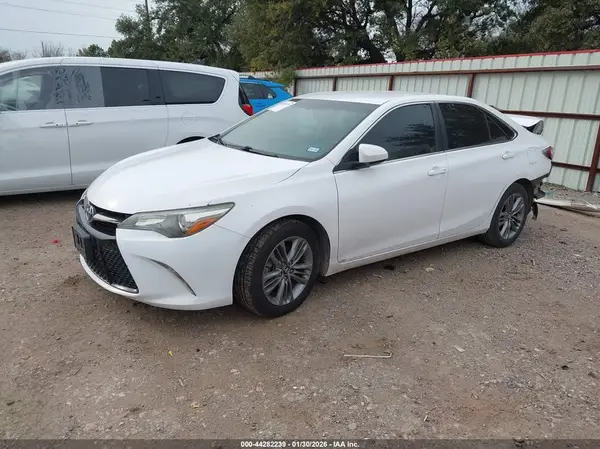 4T1BF1FK5GU194240 2016 TOYOTA CAMRY - Image 2