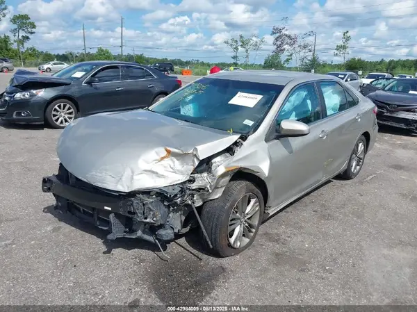 4T1BF1FK5GU195176 2016 TOYOTA CAMRY - Image 2